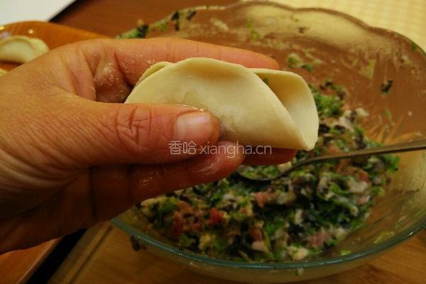 挤饺子的包法的做法图解3