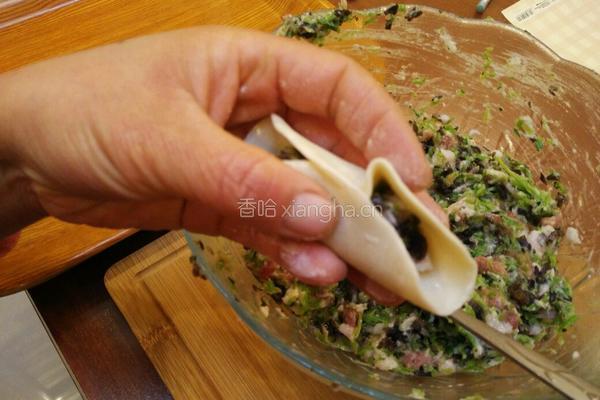月牙饺子包法的做法图解4