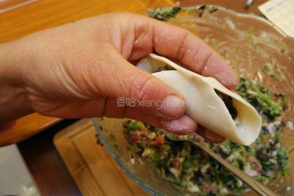 月牙饺子包法的做法图解5