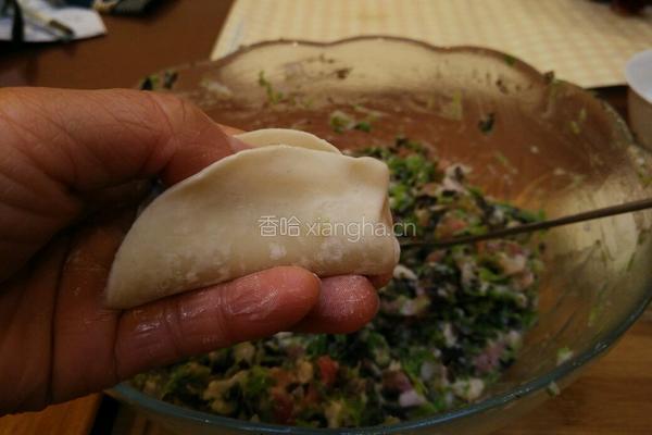 柳叶饺子的包法的做法图解14