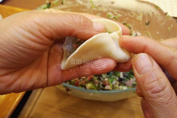 柳叶饺子的包法的做法图解15