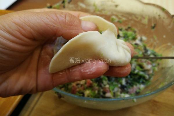 柳叶饺子的包法的做法图解16