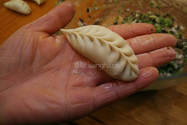 柳叶饺子的包法的做法图解22