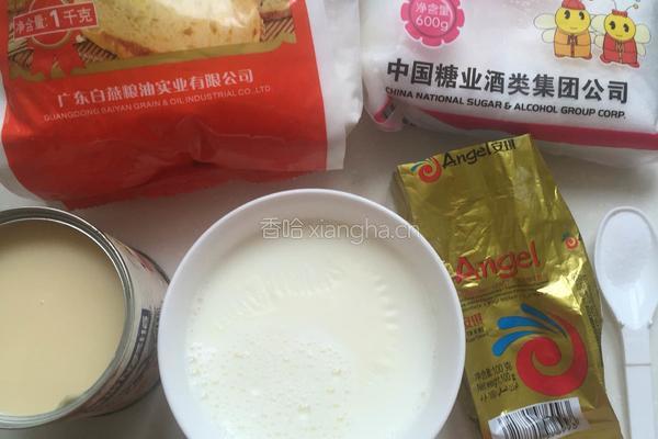 炼乳小面包的做法图解1