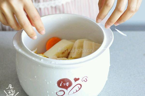 莲藕排骨汤的做法图解3