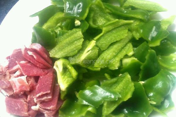 青椒土豆片的做法图解1
