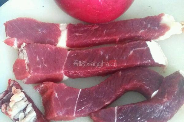 牛肉萝卜的做法图解1