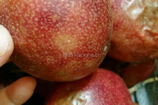 蜂蜜百香果汁的做法图解1