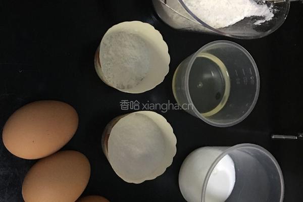 六寸戚风的做法图解1