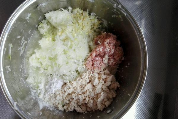 炸萝卜豆腐肉丸的做法图解6