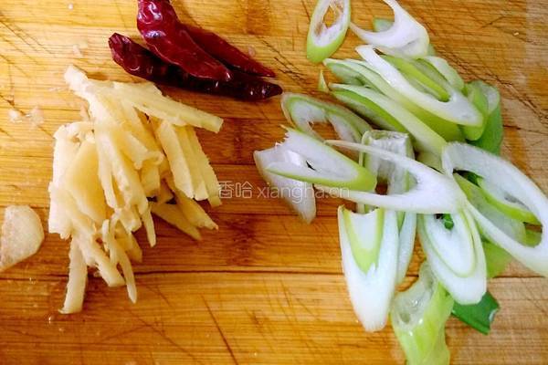 肉片爆炒有机菜花的做法图解1