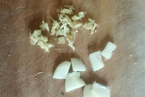 豆芽拌面筋的做法图解3