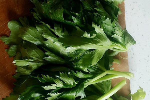 芹菜叶麦饭的做法图解1