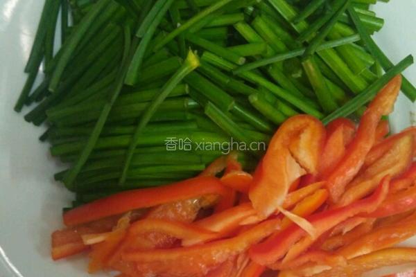 韭菜苔炒三层肉的做法图解2