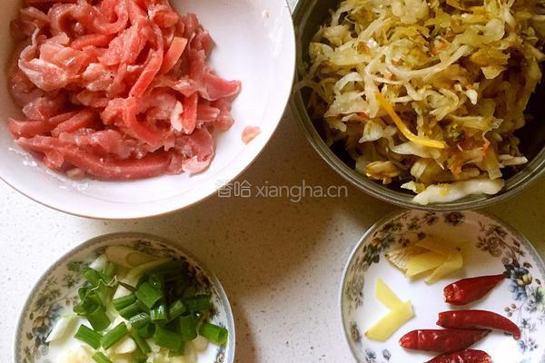 酸菜肉丝炒米饭的做法图解1