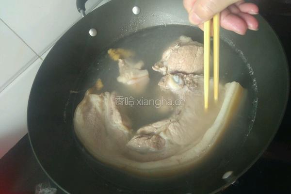 五花肉焖笋干的做法图解5