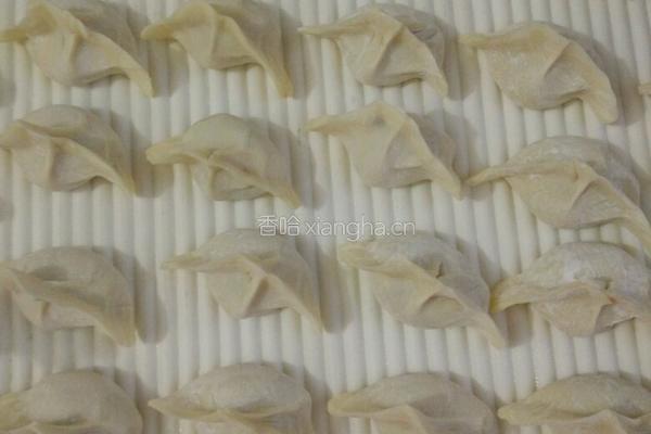 白菜虾仁饺子的做法图解5