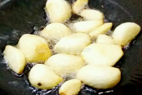 蒜子红烧黄鳝的做法图解3