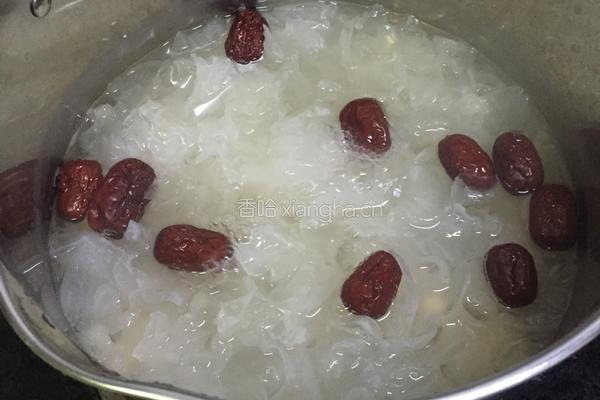 银耳莲子红枣羮的做法图解4