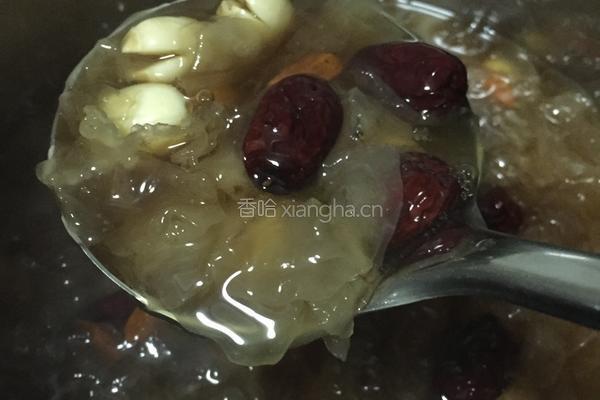 银耳莲子红枣羮的做法图解5