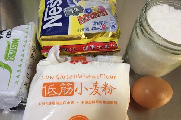 奶香小饼干的做法图解1