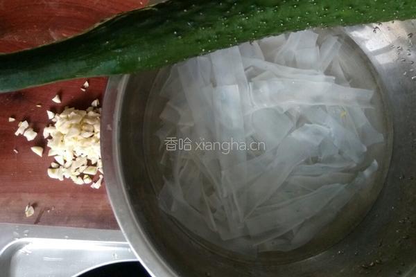 凉拌粉皮的做法图解1
