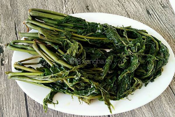 剁辣椒香椿拌豆腐的做法图解1