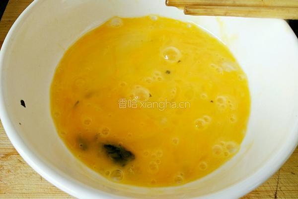 香椿鸡蛋饼的做法图解3