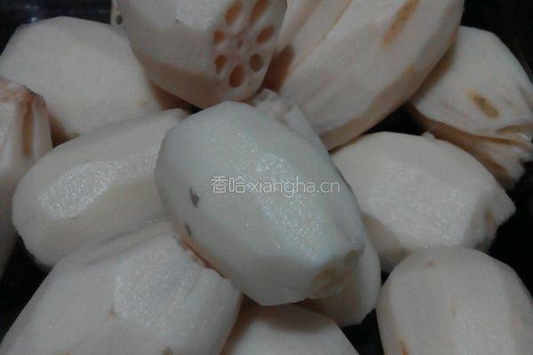 辣鲜莲藕片的做法图解1