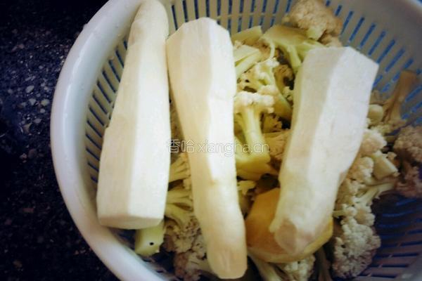 肉丝炒茭白的做法图解2