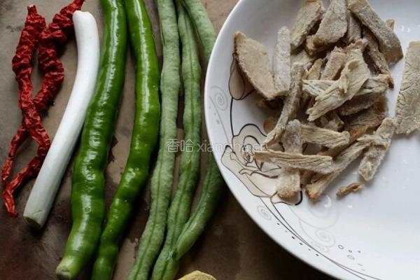 豆角肉丝炒粉条的做法图解1