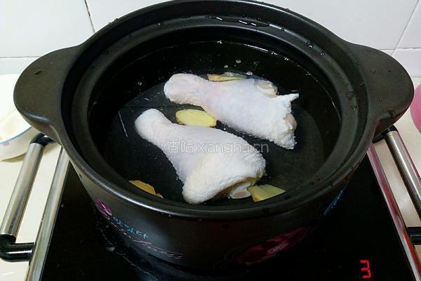 竹荪杂菌炖鸡汤的做法图解3