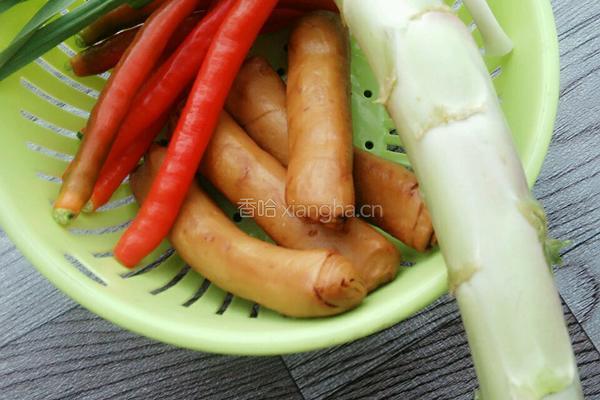 素鸡辣炒莴笋的做法图解1