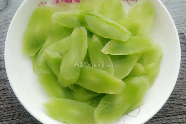 素鸡辣炒莴笋的做法图解2