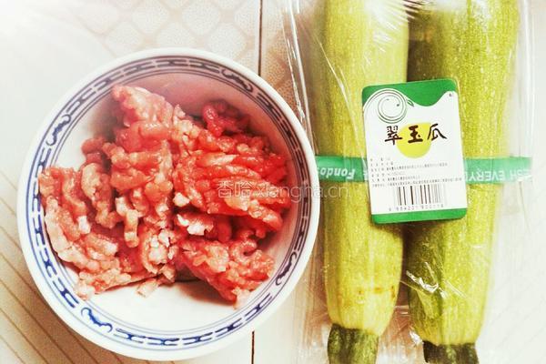 翠玉瓜炒肉末的做法图解1