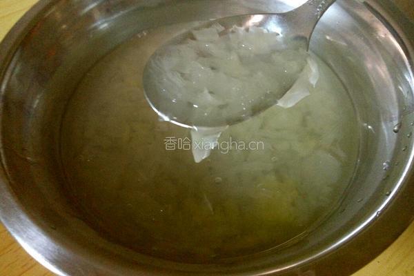 咸银耳养颜汤的做法图解5