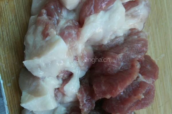 木耳猪肉馄炖的做法图解1