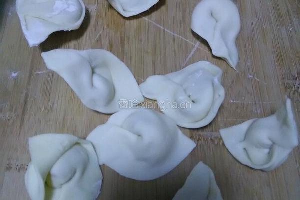 虾仁猪肉大馅馄饨的做法图解4
