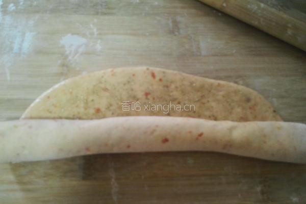 红萝卜泥椒盐花卷的做法图解6