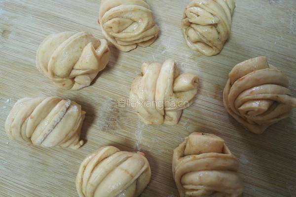 红萝卜泥椒盐花卷的做法图解10