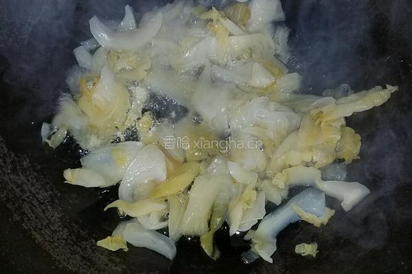 咸菜炒青口(淡菜)的做法图解3