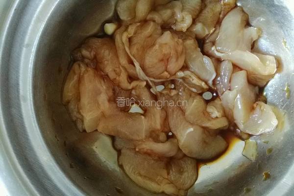 剁椒什锦鸡片儿的做法图解3