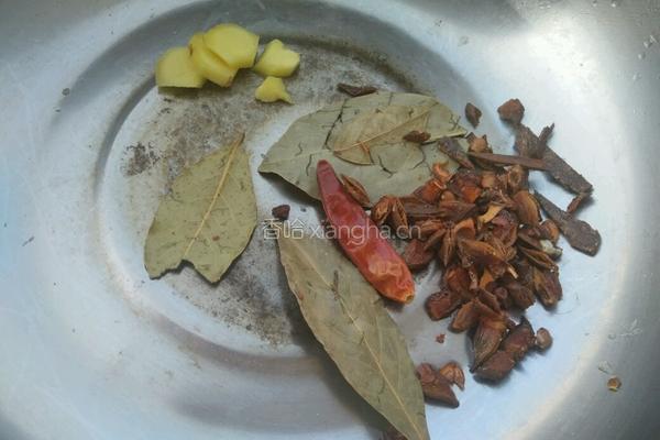 萝卜牛腩煲的做法图解2
