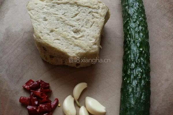 面筋拌黄瓜的做法图解1