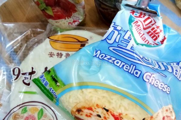 火腿培根披萨的做法图解1