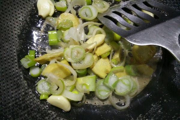 红烧鸡腿蘑菇的做法图解4