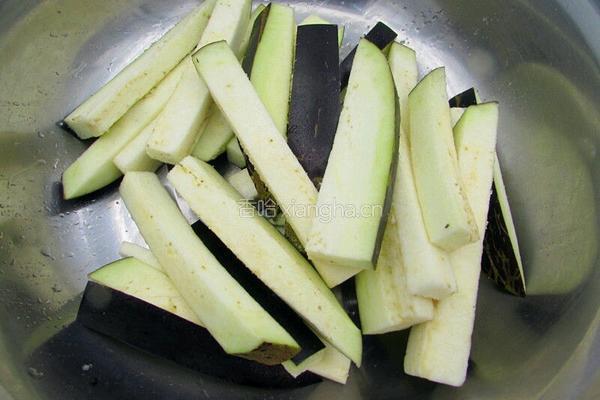 豆瓣茄子火腿的做法图解2