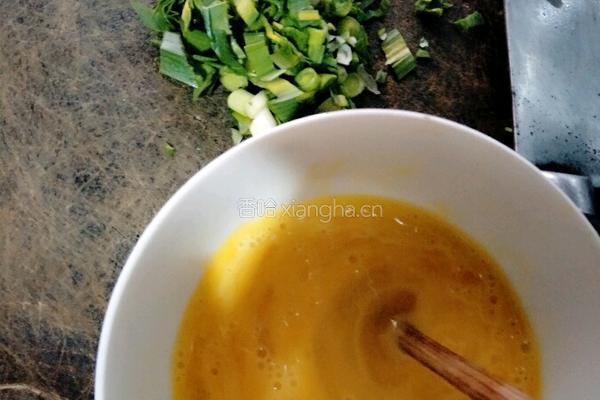 蒜苗蛋炒饭的做法图解2
