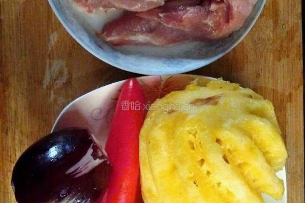 菠萝咕噜肉的做法图解1