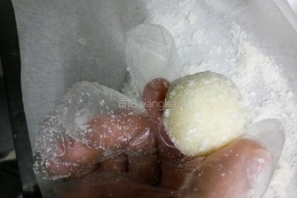 蛋白椰丝球的做法图解6